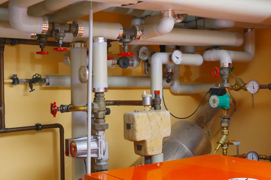 Système de chauffage et tuyauterie installé dans un local technique